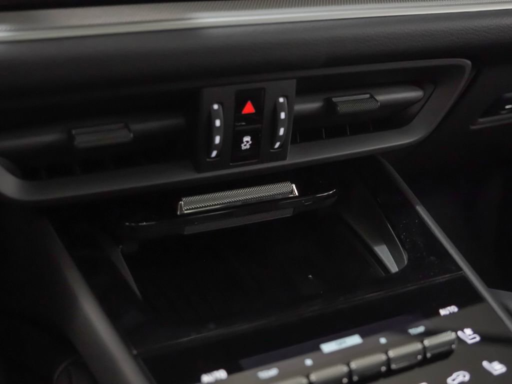 Certified 2025 Porsche Cayenne Coupe image 32