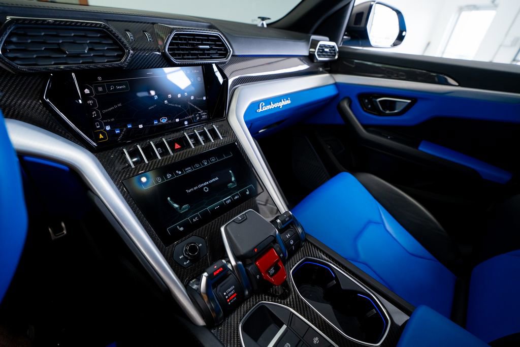 Used 2022 Lamborghini Urus AWD/4WD image 50