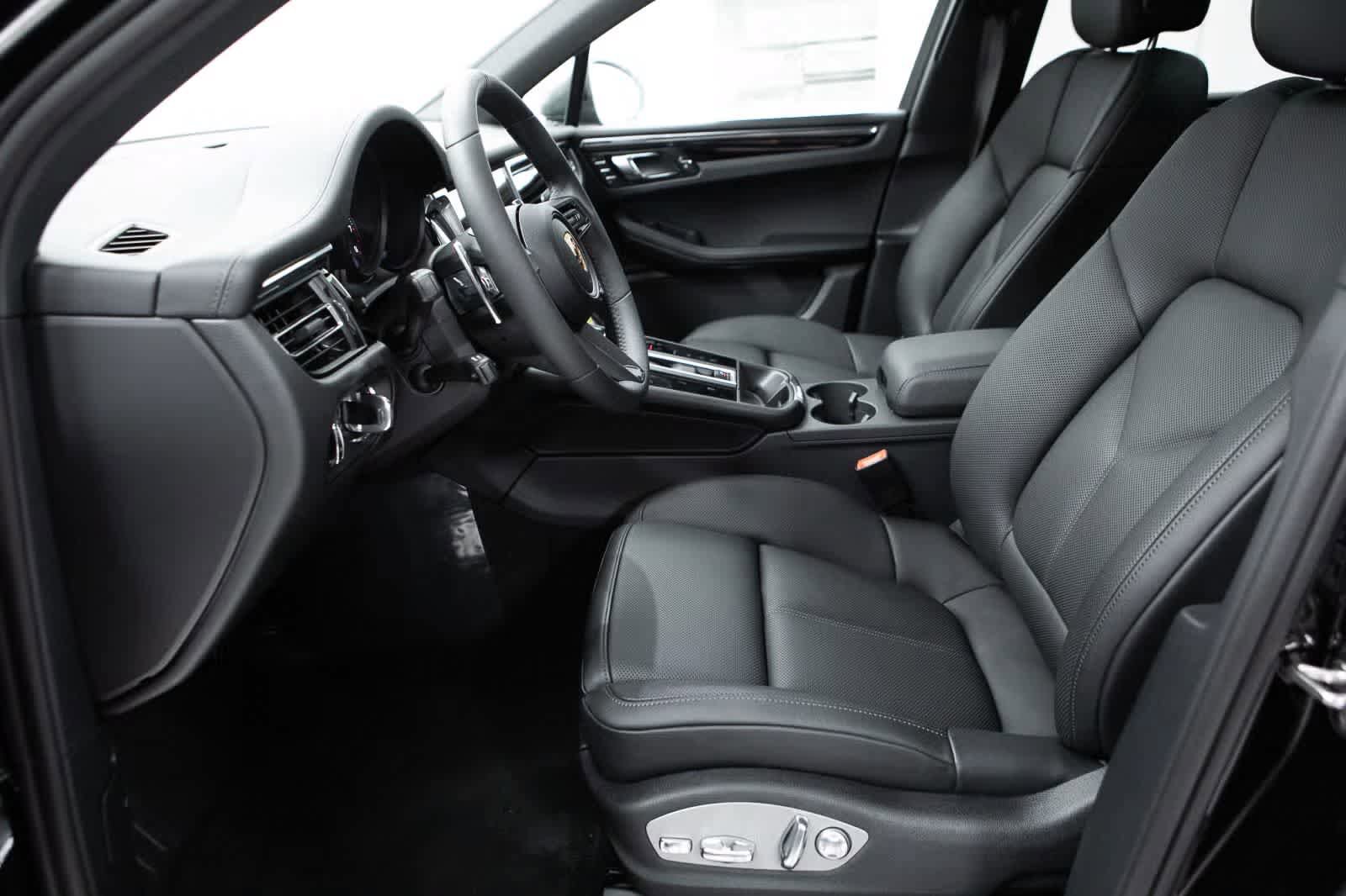 Certified 2026 Porsche Macan Turbo AWD/4WD image 23