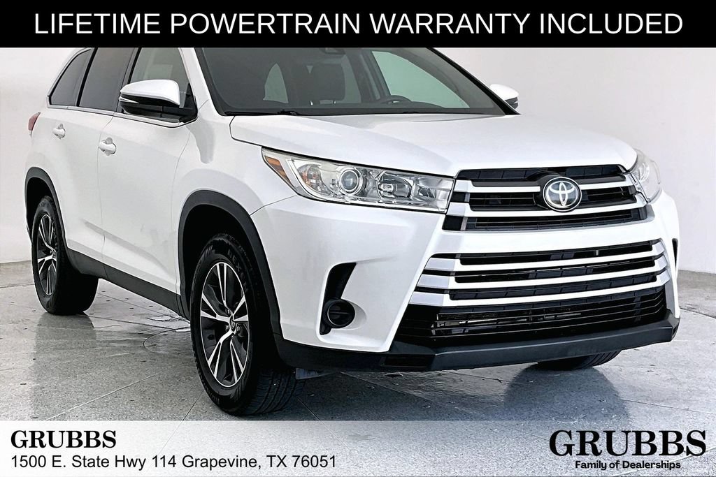 Used 2019 Toyota Highlander LE FWD image 1