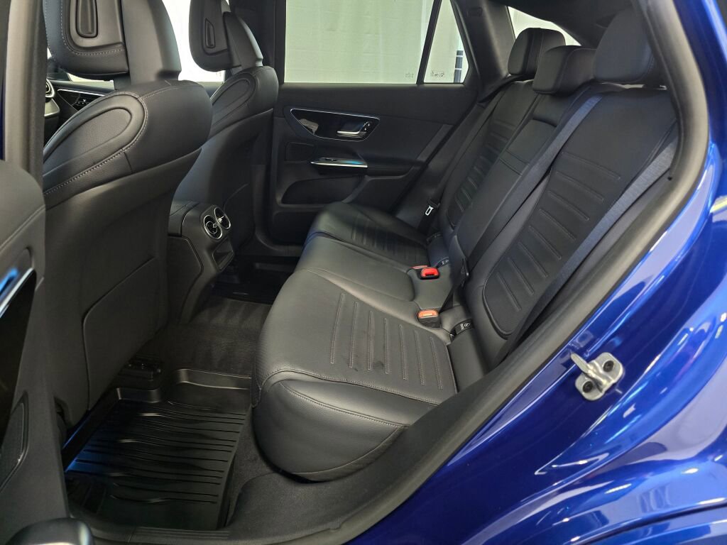 Used 2024 Mercedes-Benz GLC 300 4MATIC image 16