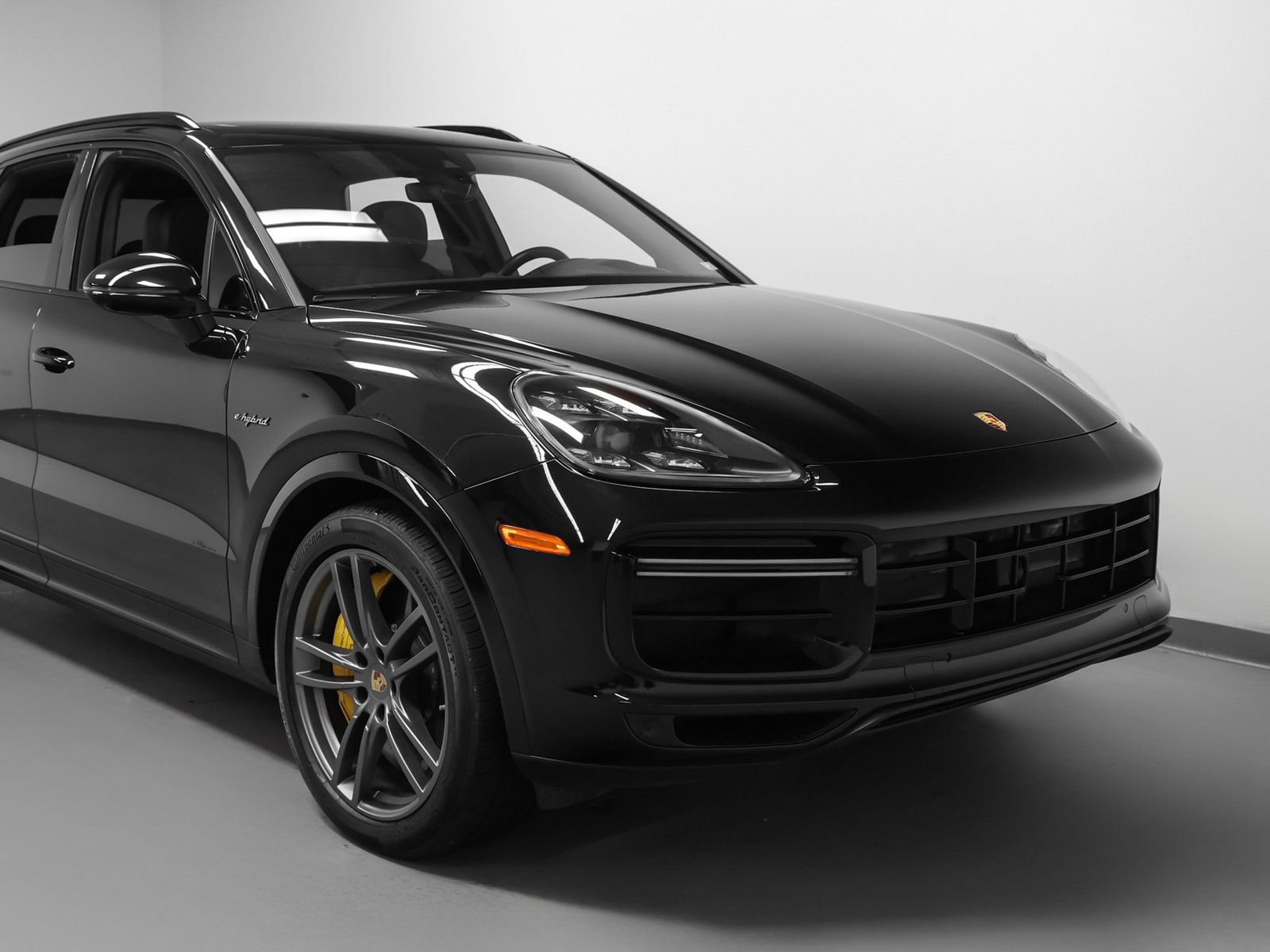 Certified 2023 Porsche Cayenne Turbo S AWD/4WD image 9