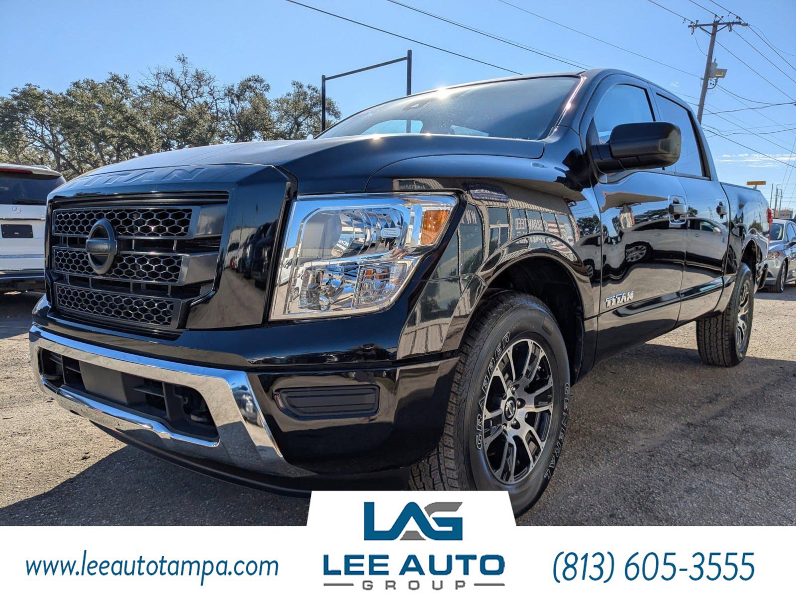 Used 2023 Nissan Titan SV image 7