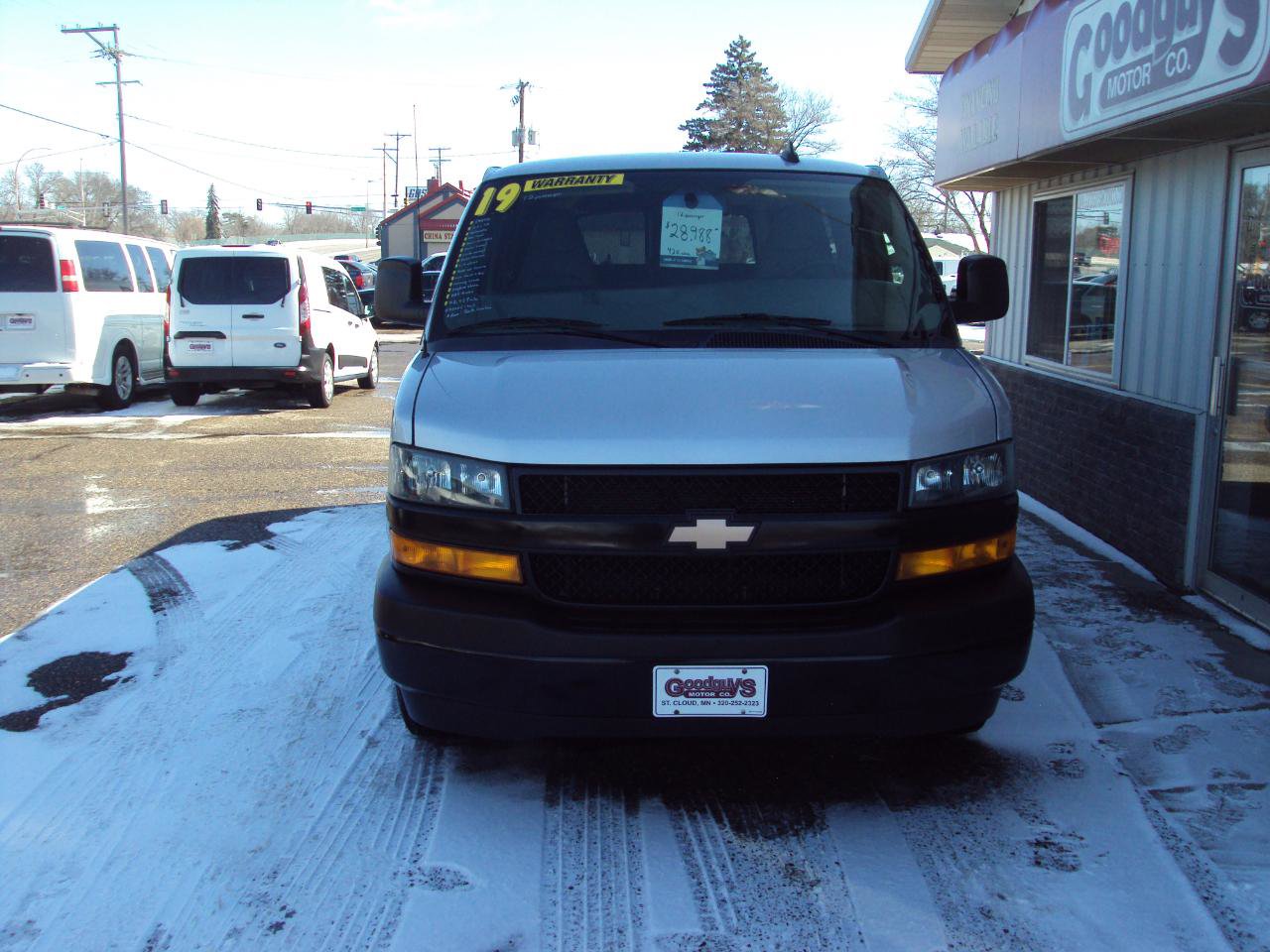 Used 2019 Chevrolet Express 3500 LS RWD image 3