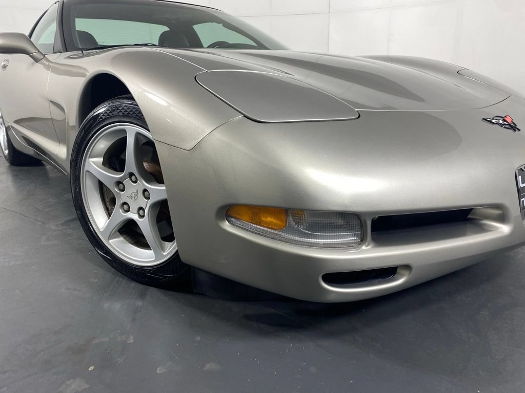 Used 2000 Chevrolet Corvette Coupe w/ Lighting Pkg RWD image 4