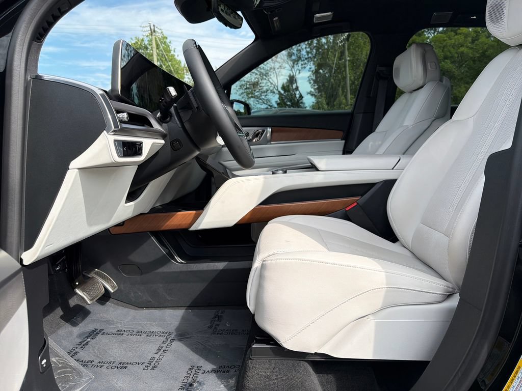 Certified 2026 Cadillac Vistiq Sport AWD/4WD image 2