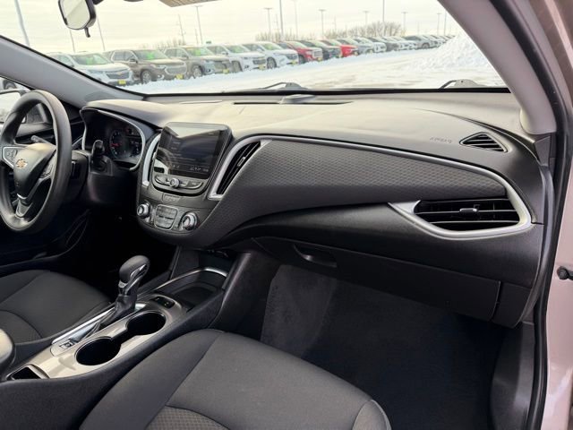 Used 2025 Chevrolet Malibu LT image 14