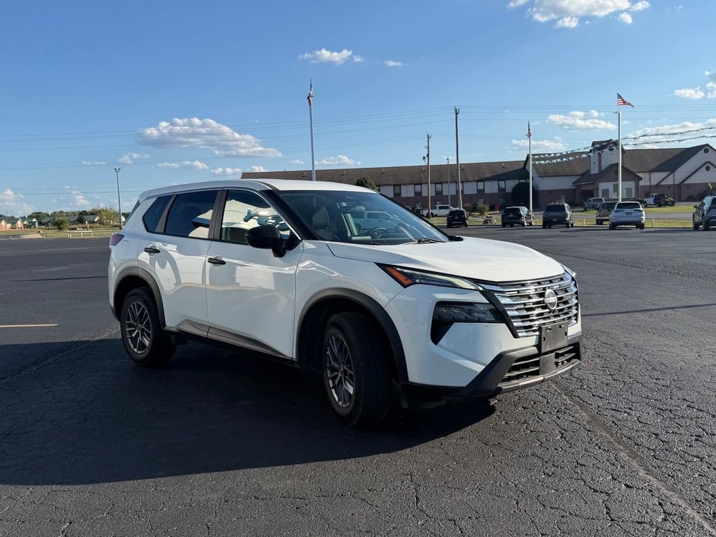 Used 2024 Nissan Rogue S AWD/4WD image 7
