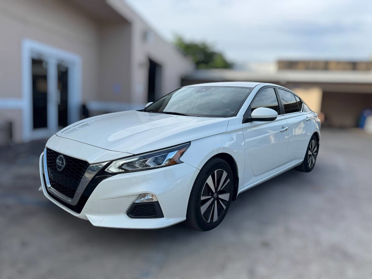 Used 2021 Nissan Altima 2.5 SV w/ SV Premium Package image 4