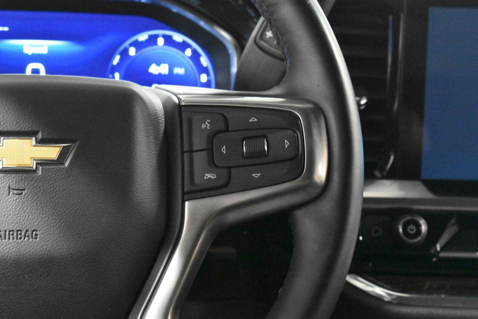 Used 2023 Chevrolet Silverado 1500 LT AWD/4WD image 8