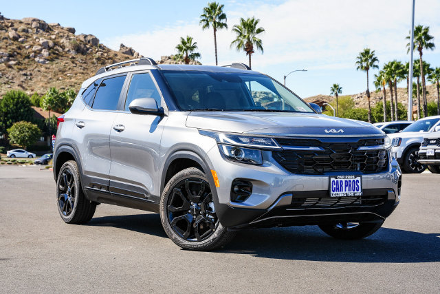 Used 2025 Kia Seltos X-Line AWD/4WD image 2