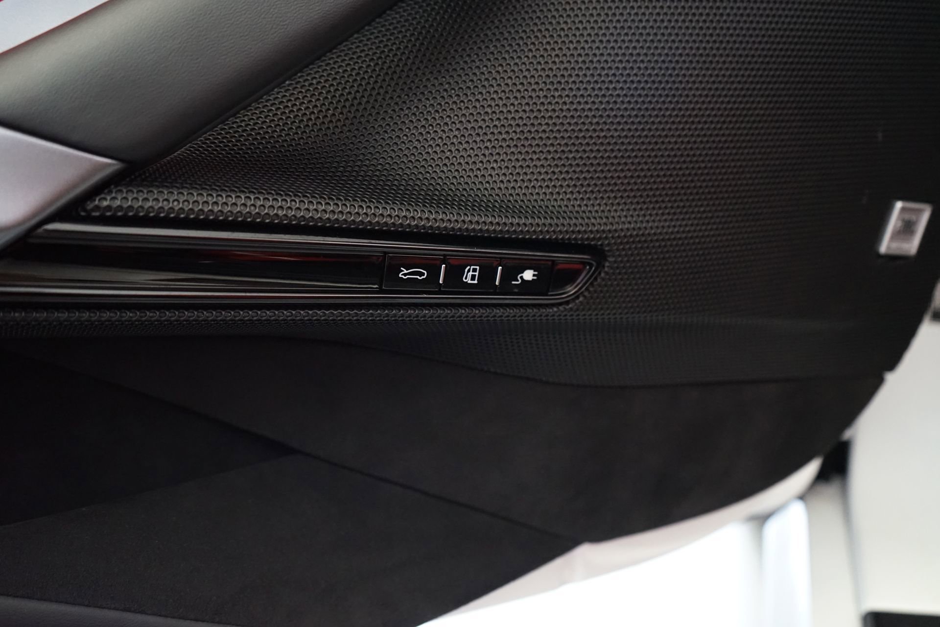 Used 2025 Ferrari SF90 Spider AWD/4WD image 30