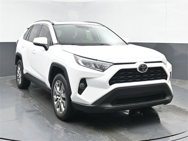 Used 2020 Toyota RAV4 XLE Premium image 3