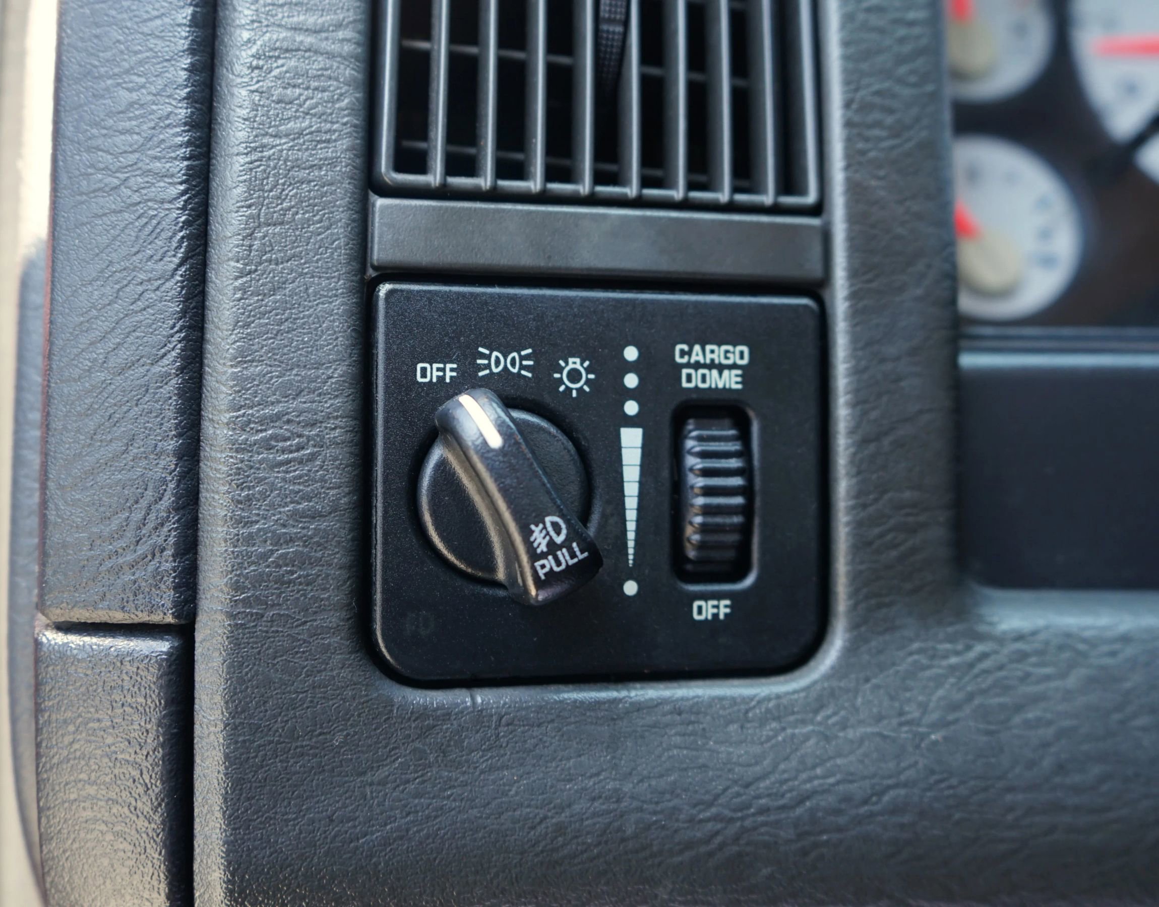 Used 2005 Dodge Ram 1500 Truck SLT image 13