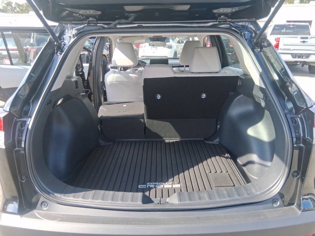 Used 2025 Toyota Corolla Cross L FWD image 20