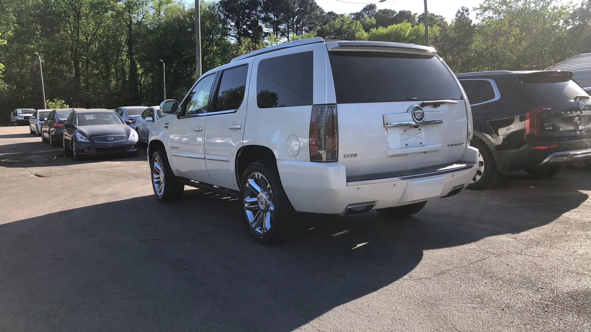 Used 2012 Cadillac Escalade Premium image 5