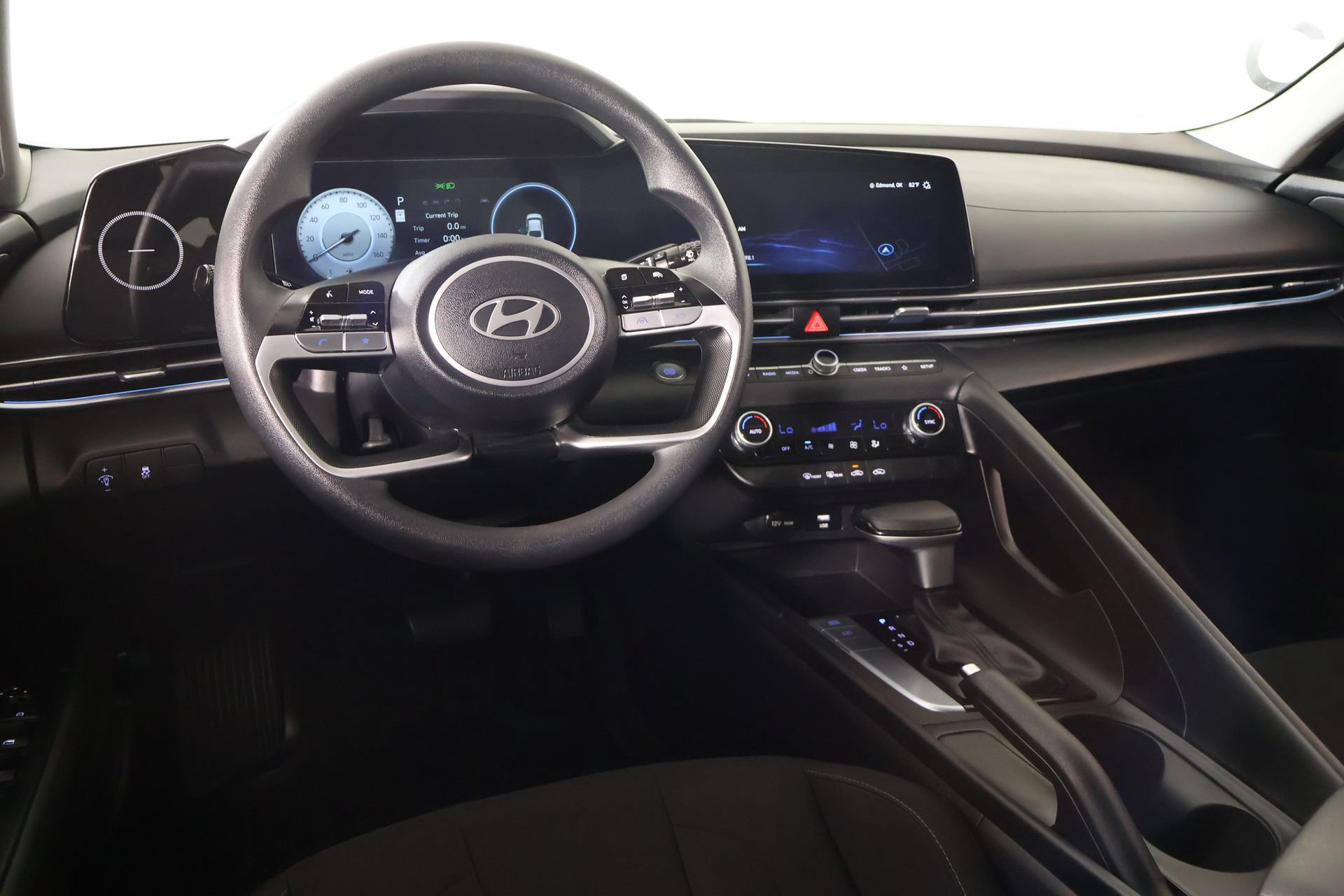 Certified 2024 Hyundai Elantra SEL FWD image 2