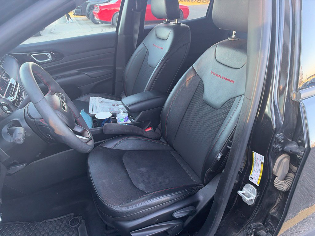 Used 2025 Jeep Compass Trailhawk AWD/4WD image 16