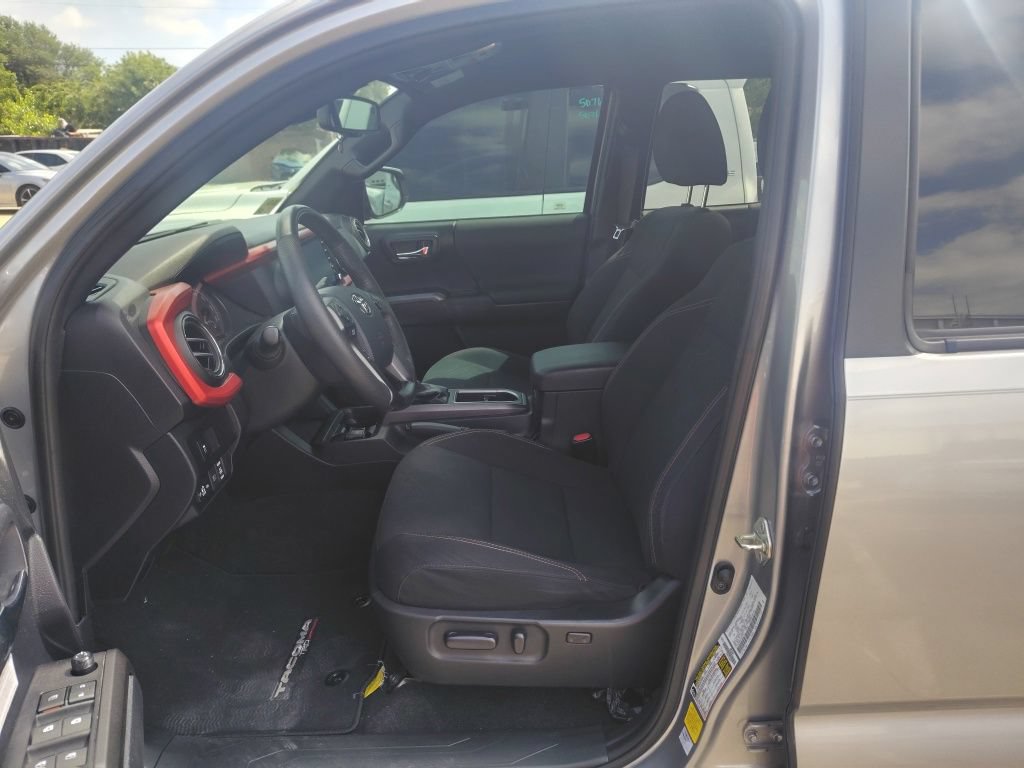 Certified 2020 Toyota Tacoma TRD Off-Road AWD/4WD image 5