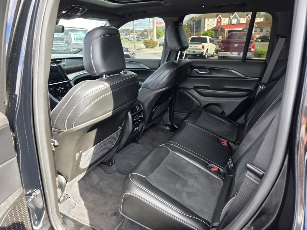 Certified 2025 Jeep Grand Cherokee Altitude image 25