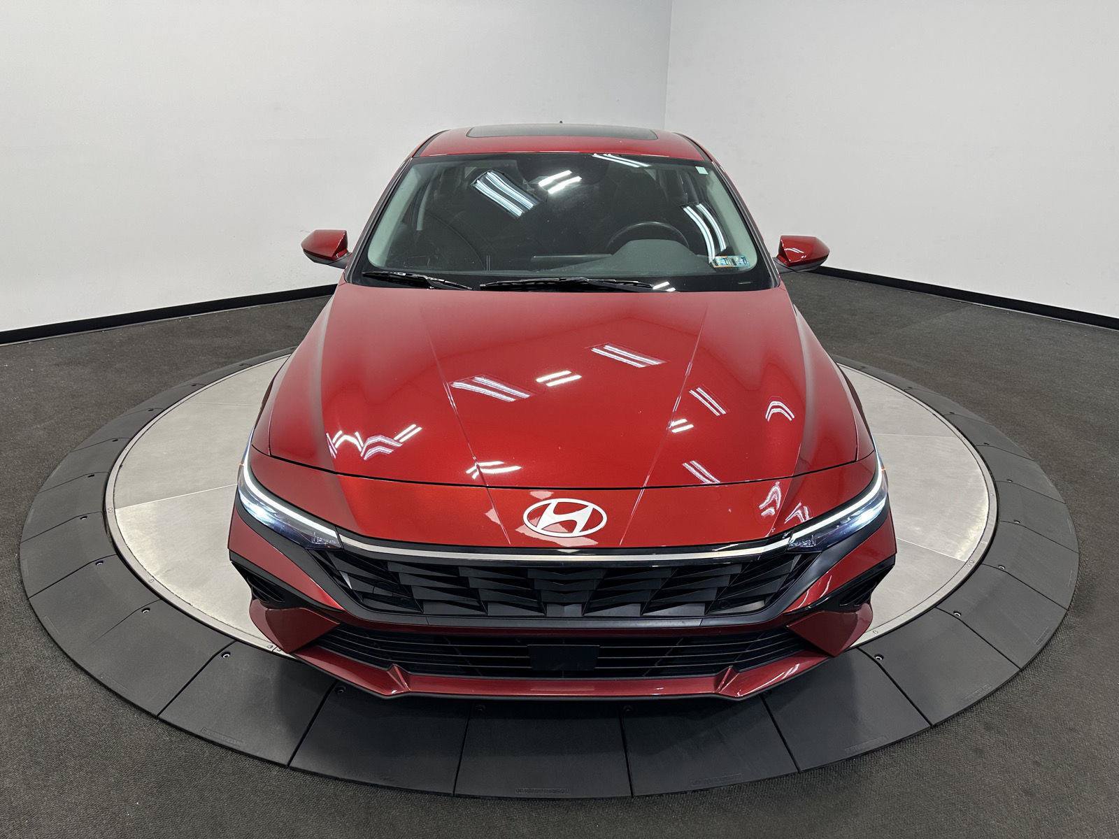 Certified 2024 Hyundai Elantra SEL w/ Convenience Package FWD image 3