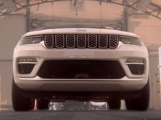 Used 2022 Jeep Grand Cherokee Summit w/ Advanced Protech Group IV AWD/4WD image 2