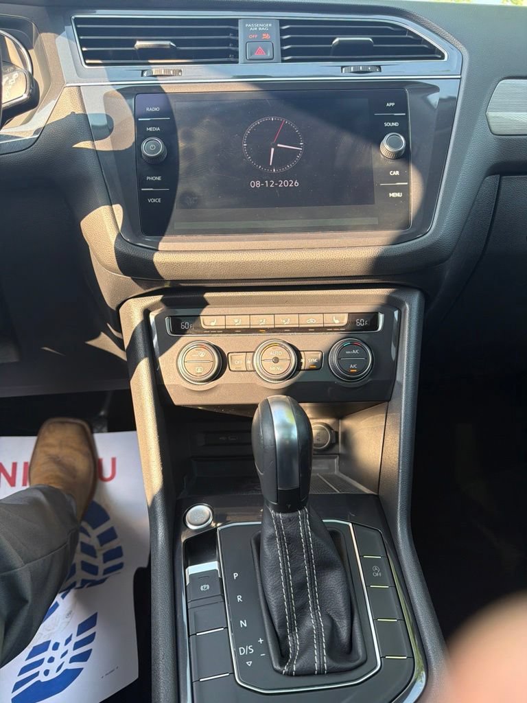 Used 2021 Volkswagen Tiguan SE w/ Panoramic Sunroof Package FWD image 18