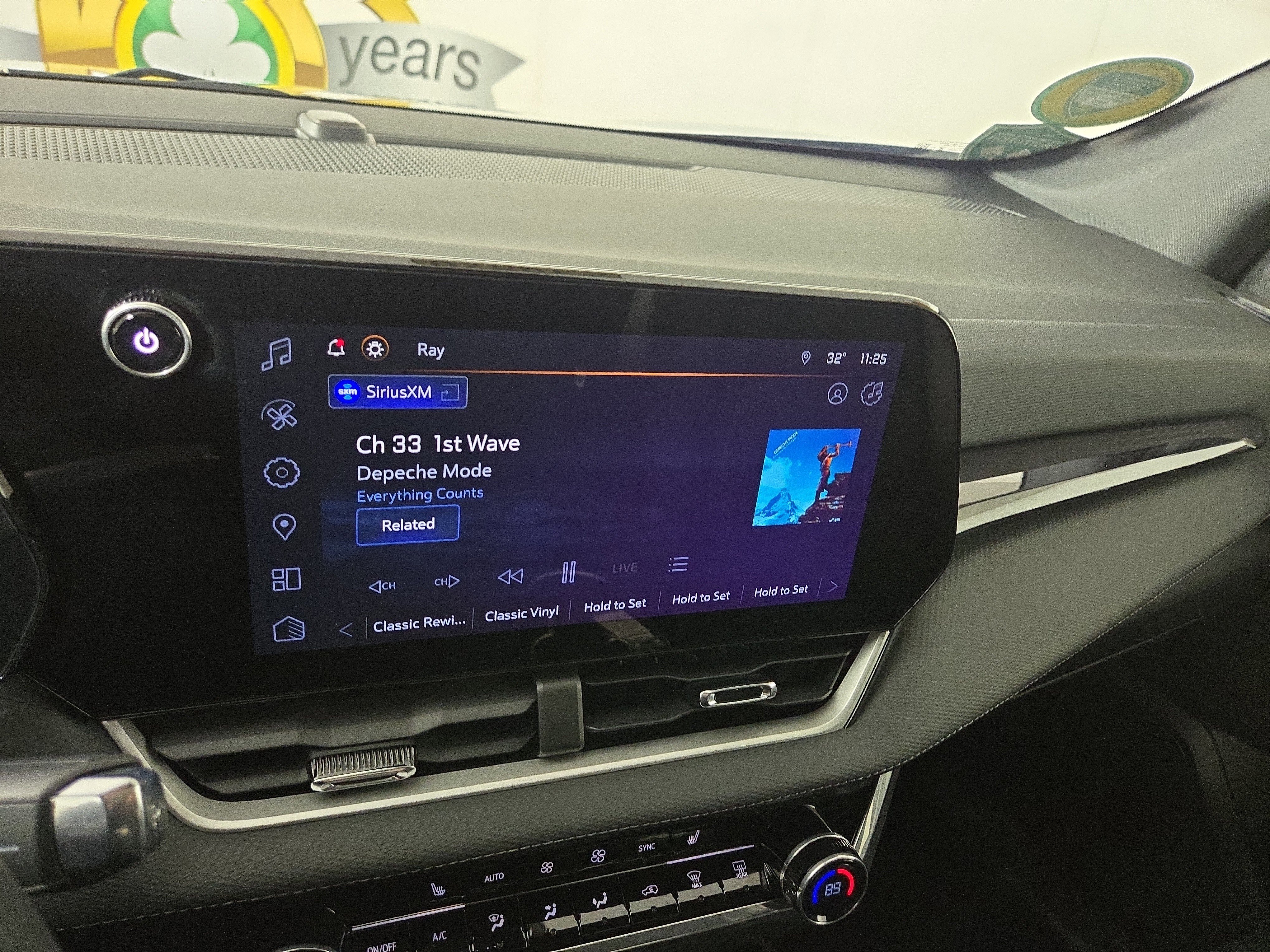 Used 2025 Chevrolet Equinox LT w/ Convenience Package II image 19