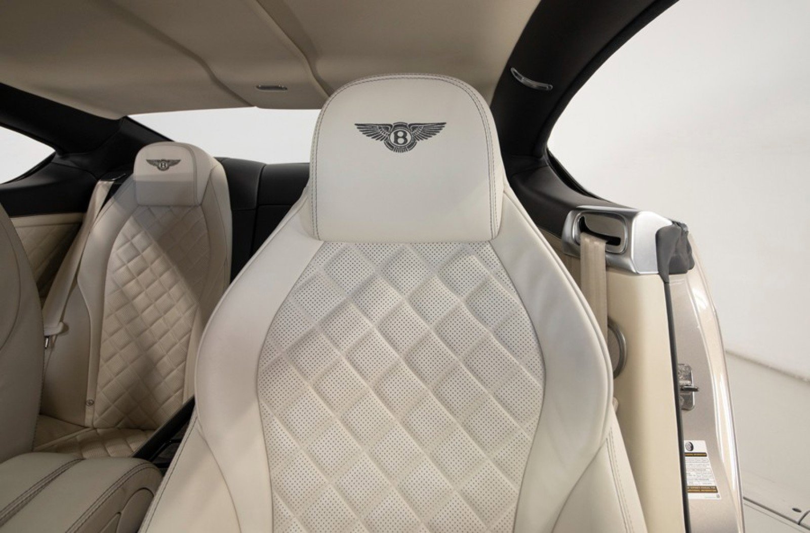 Used 2017 Bentley Continental GT image 4