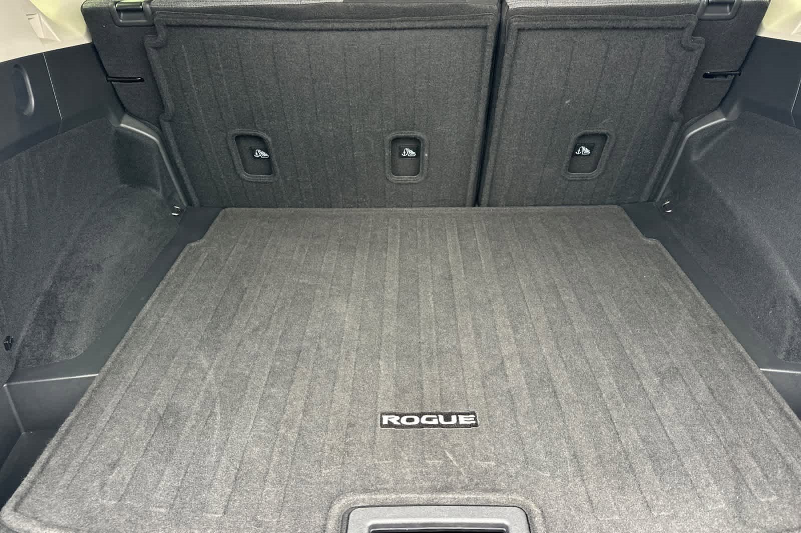 Used 2023 Nissan Rogue SV image 16