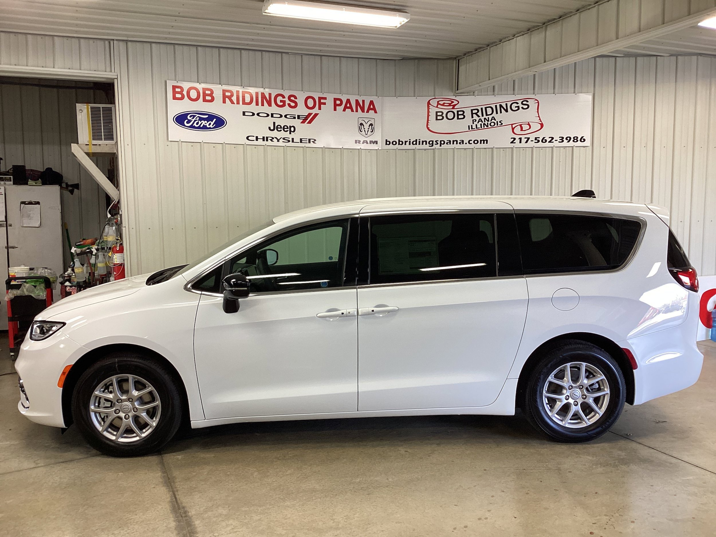 New 2026 Chrysler Pacifica Select FWD image 2