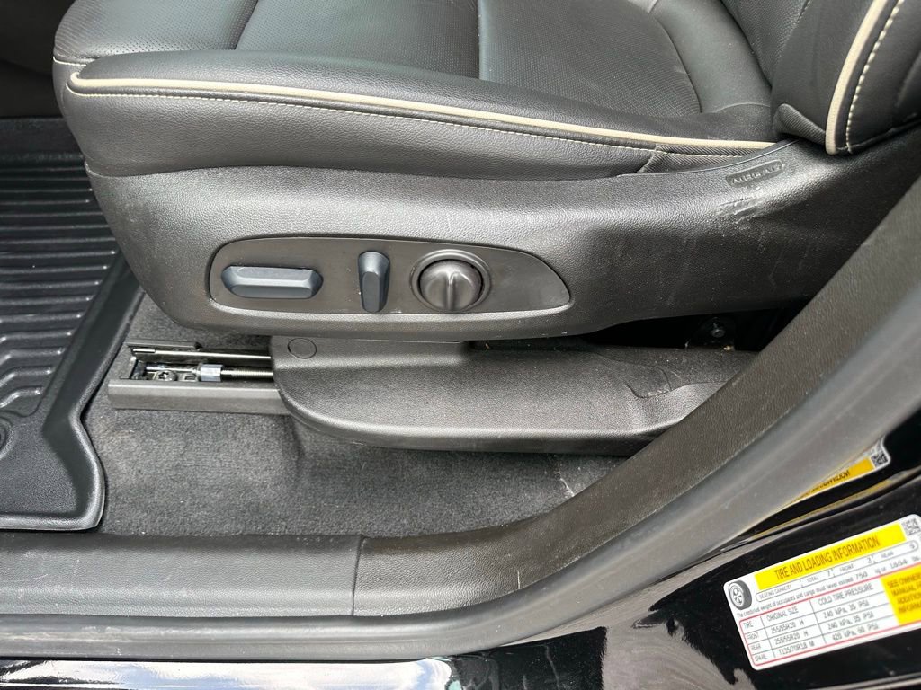 Used 2023 Chevrolet Traverse Premier w/ Redline Edition image 12