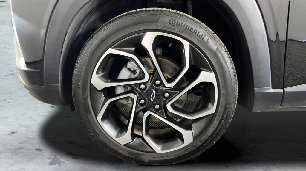Used 2024 Chevrolet Trax RS w/ Sunroof Package FWD image 40