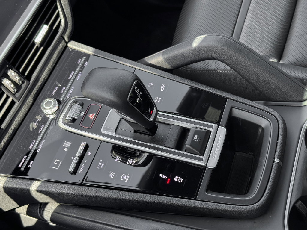 Used 2023 Porsche Cayenne Platinum Edition AWD/4WD image 24