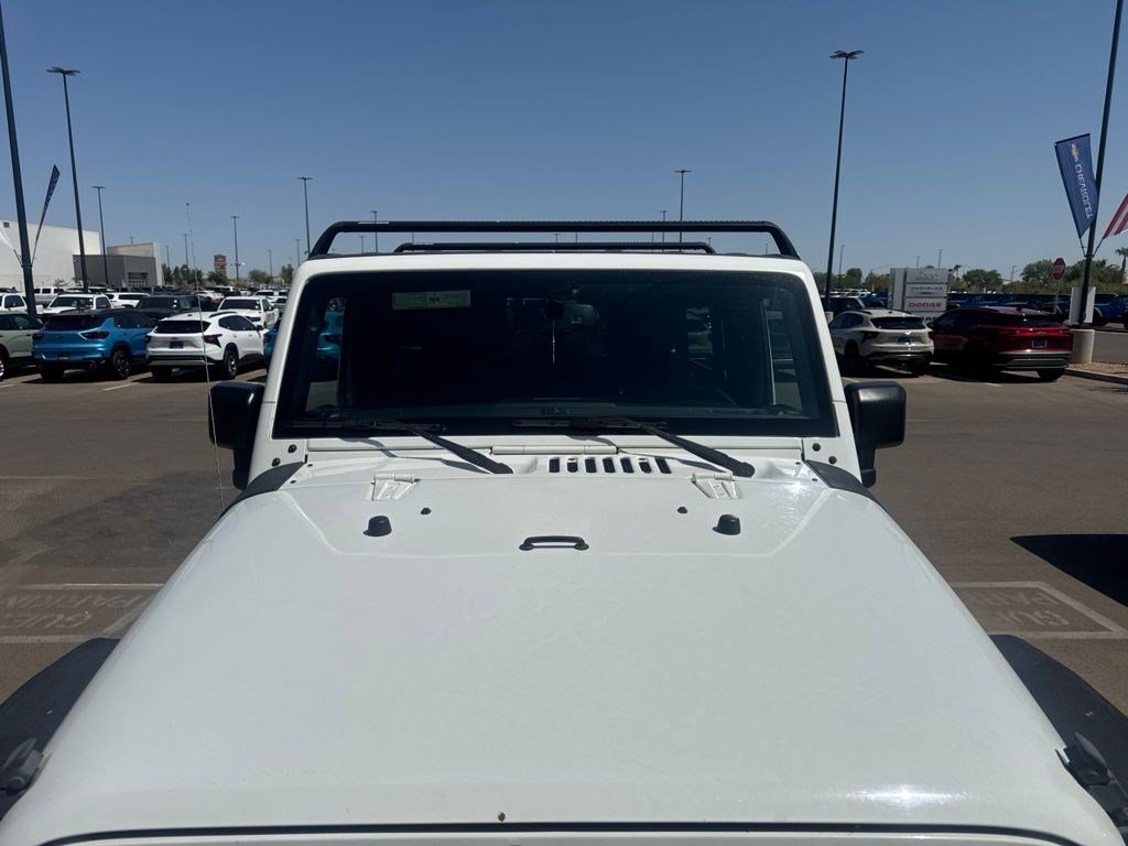 Used 2015 Jeep Wrangler Unlimited Rubicon w/ Connectivity Group AWD/4WD image 11