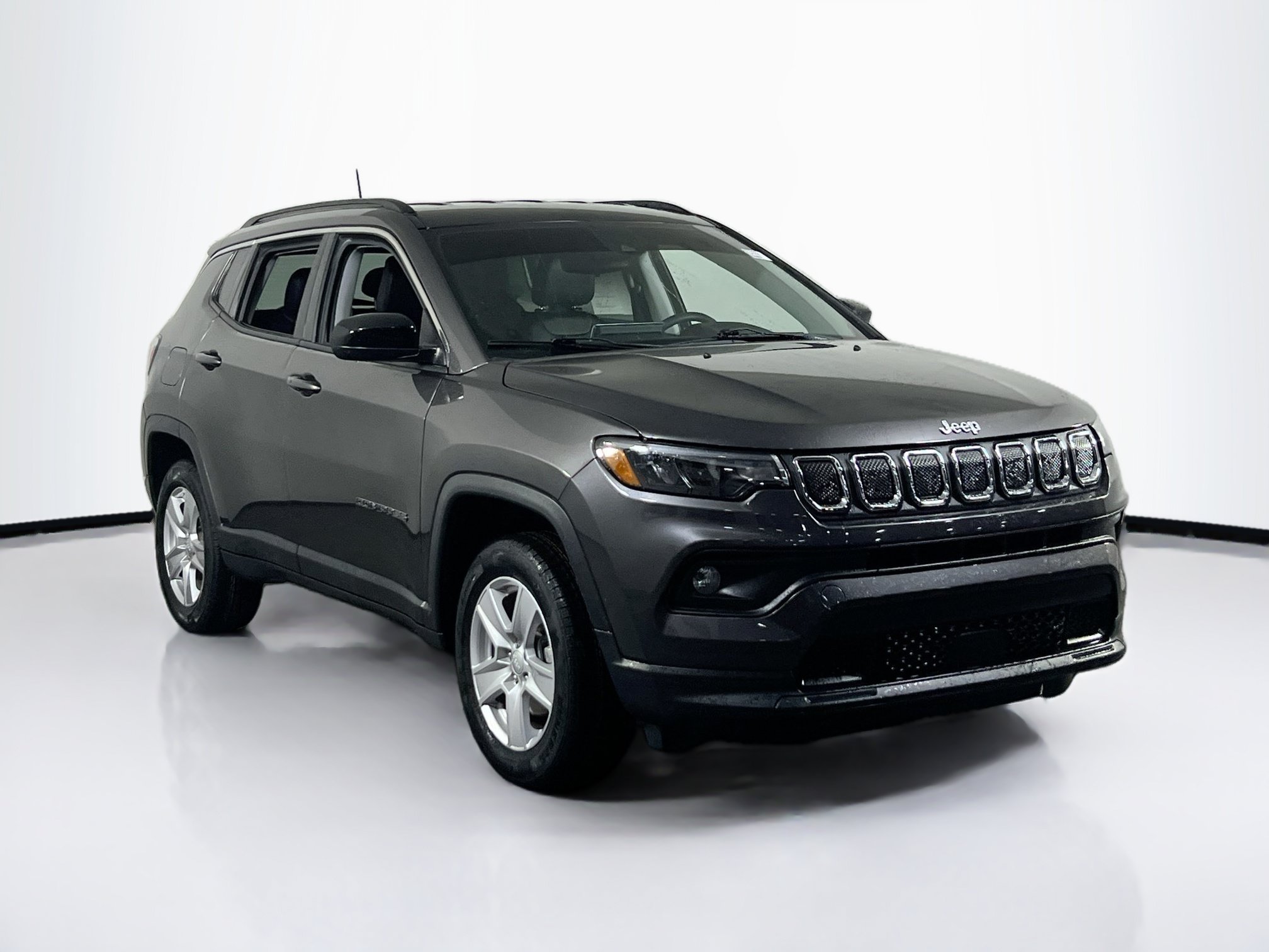 Used 2022 Jeep Compass Latitude AWD/4WD image 3