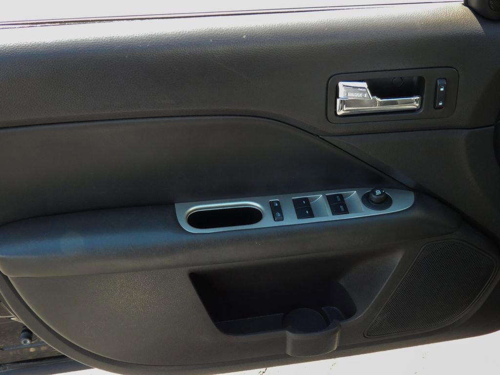 Used 2011 Ford Fusion SEL w/ Monochrome Appearance Pkg FWD image 16