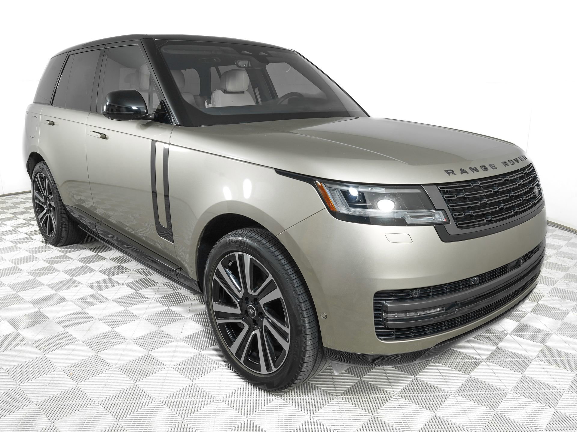 Used 2023 Land Rover Range Rover SE image 31