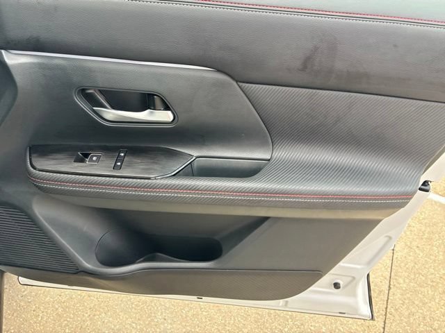 Used 2025 Nissan Kicks SR w/ Illumination Package FWD image 13