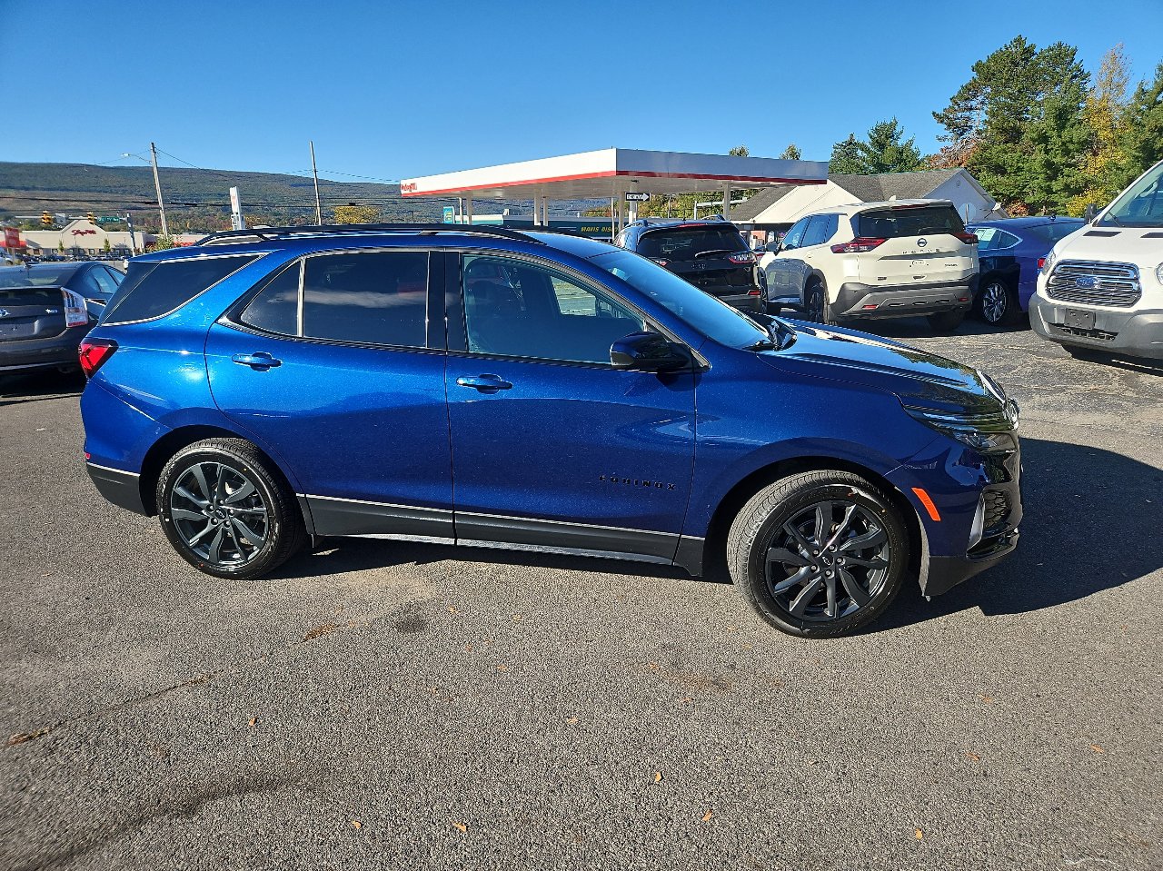 Used 2023 Chevrolet Equinox RS image 2