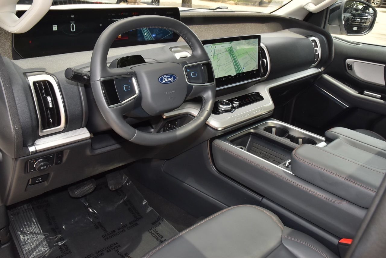 Certified 2025 Ford Expedition Active AWD/4WD image 34