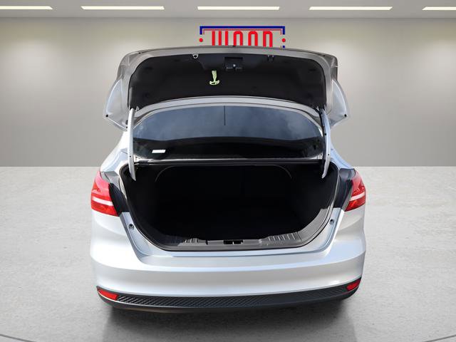 Used 2016 Ford Focus SE w/ SE Power Seat Package image 22