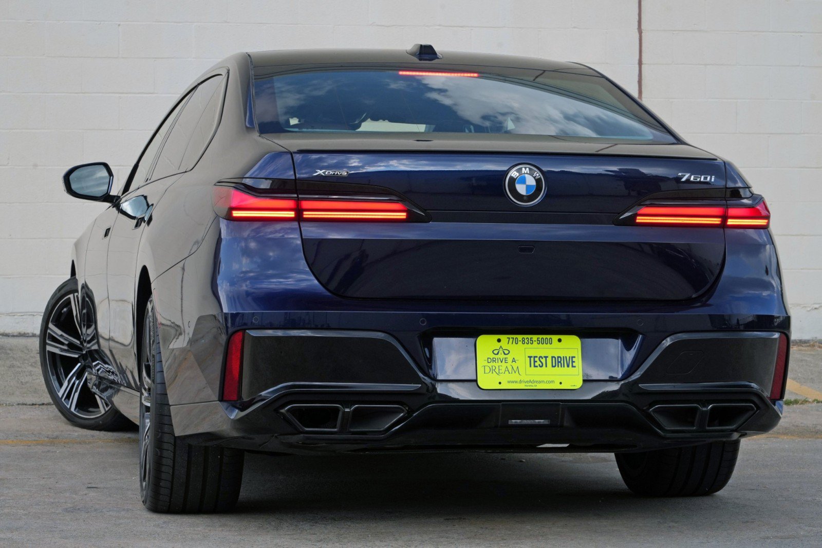 Used 2023 BMW 760i xDrive AWD/4WD image 6