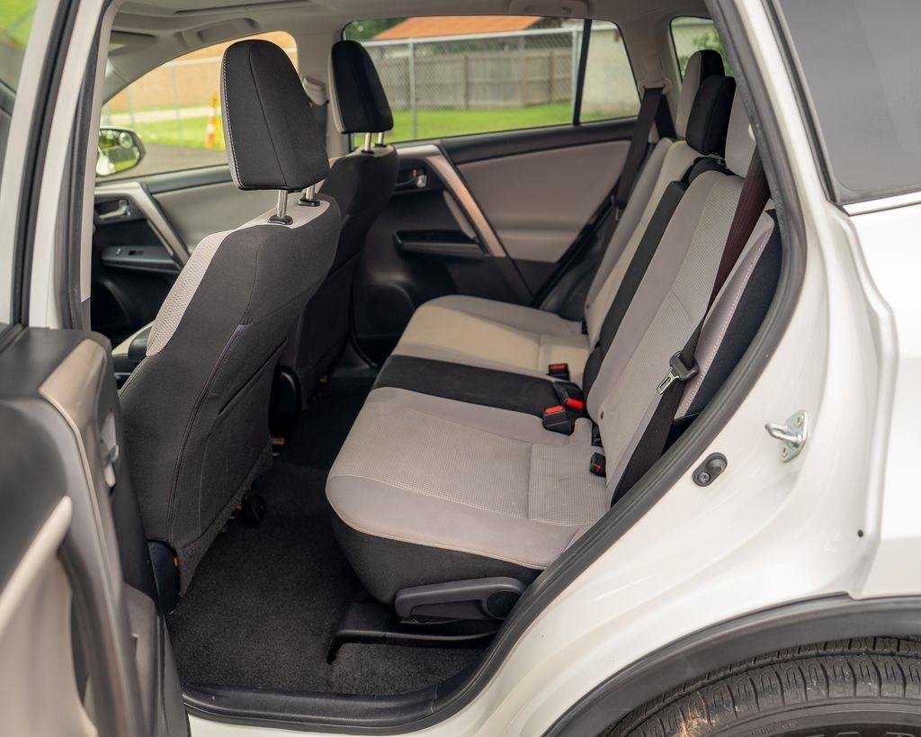 Used 2018 Toyota RAV4 XLE FWD image 15