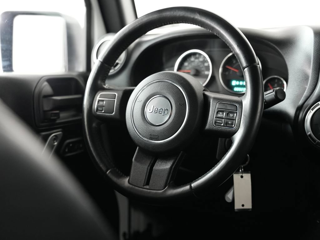Used 2016 Jeep Wrangler Unlimited Sahara AWD/4WD image 11
