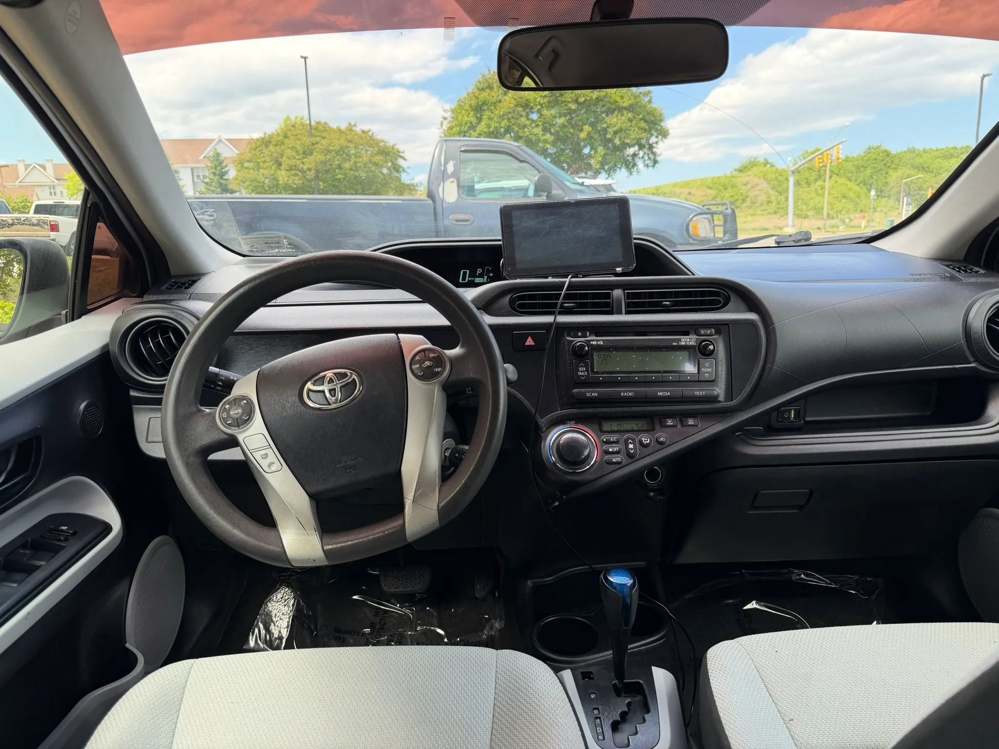Used 2014 Toyota Prius C One FWD image 10