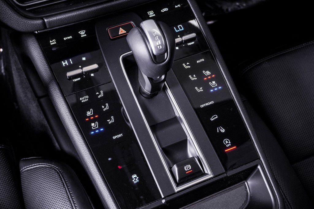 Certified 2025 Porsche Macan image 24