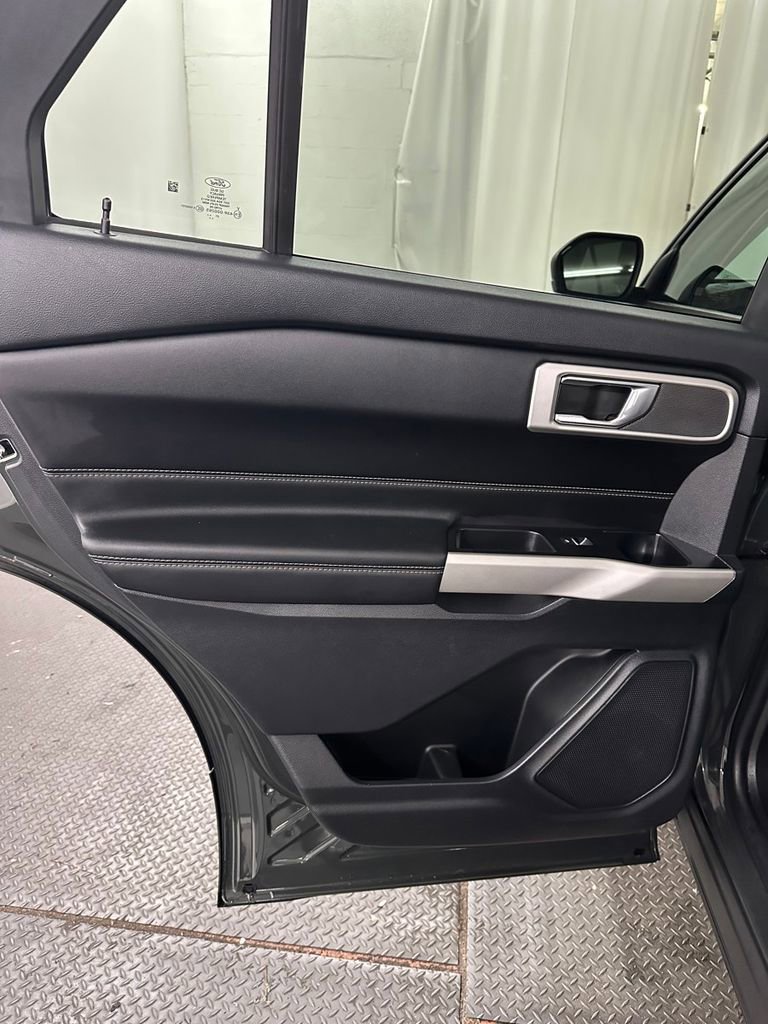 Used 2022 Ford Explorer XLT w/ Equipment Group 202A image 28