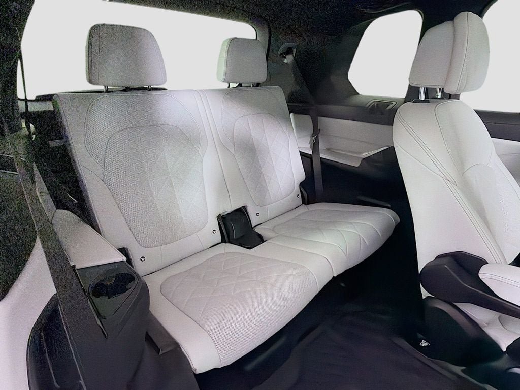 Used 2023 BMW X7 xDrive40i w/ Executive Package AWD/4WD image 28
