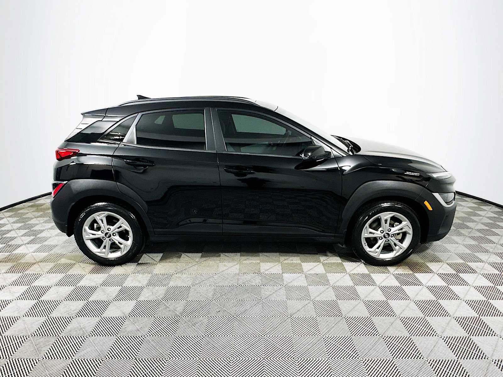 Used 2022 Hyundai Kona SEL w/ Convenience Package image 8